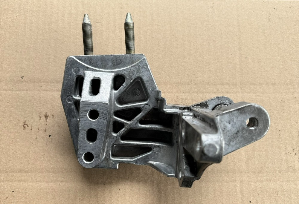 01-05 Civic 1.7 Engine Motor Mounting Bracket Timing Side Alternator Stay Holder