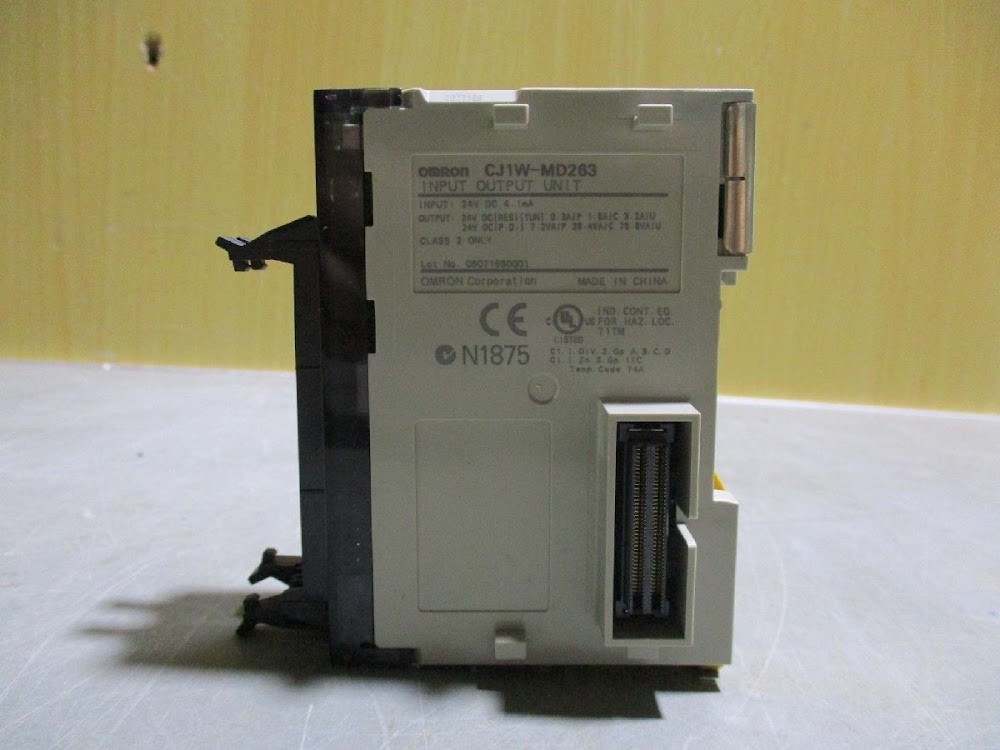 OMRON CJ1W-MD263 Input Output Unit PLC I/O Module USED