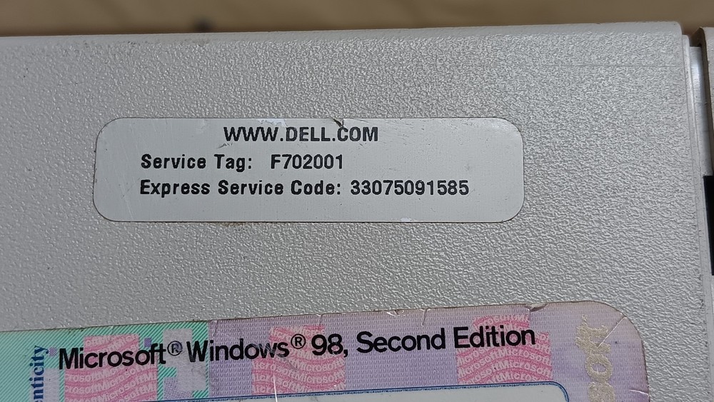Vintage Dell Dimension 4100 Retro Desktop Computer Intel Pentium 733 MHz Boots