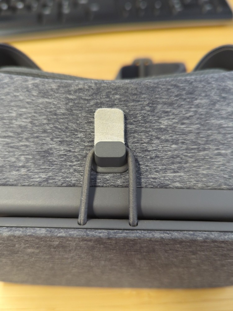 Google Daydream View Smartphone VR Headset With Remote