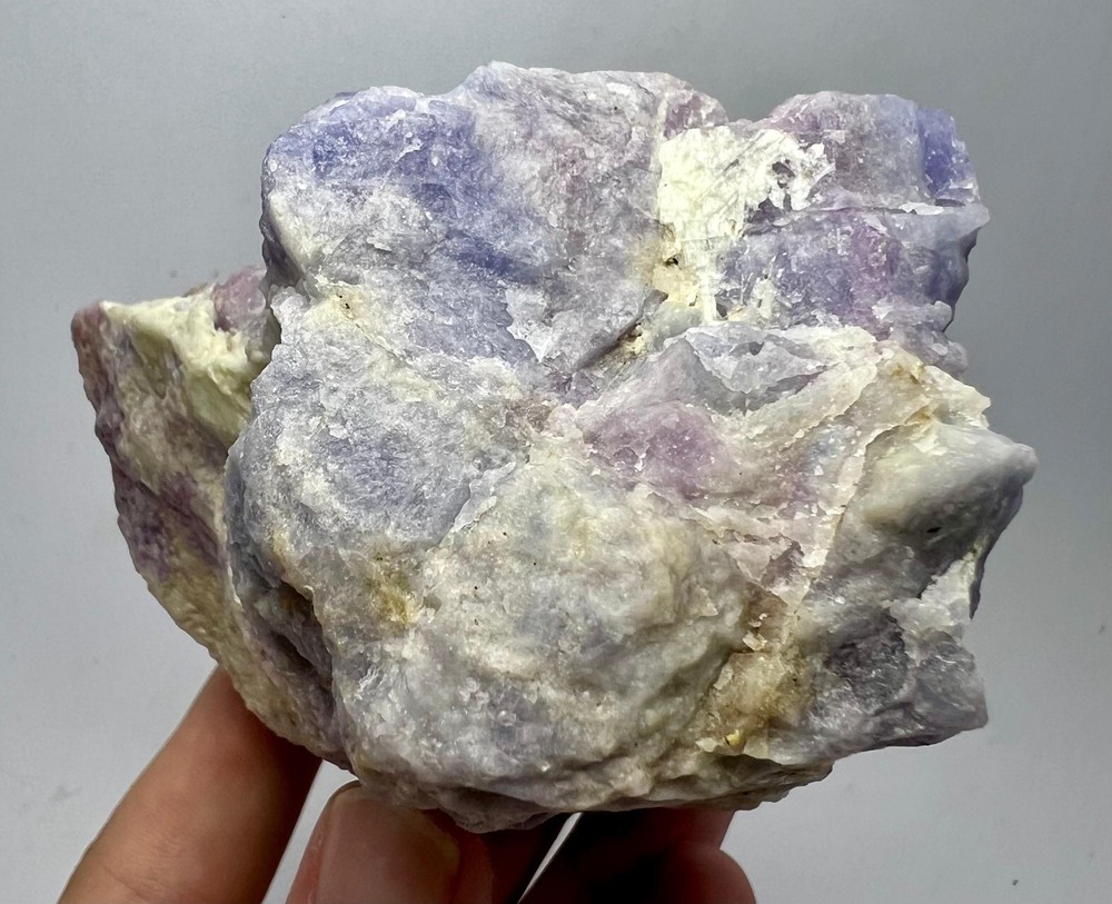 424G Rare Fluorescent Sharp Phosphorescent Hackmanite, Hyalite, Fluorapatite AF