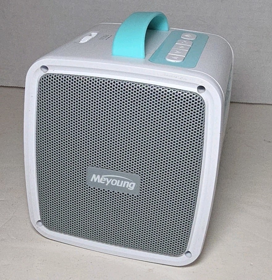 Meyoung Mini Projector Cube With Speakers, HDMI / USB Inputs