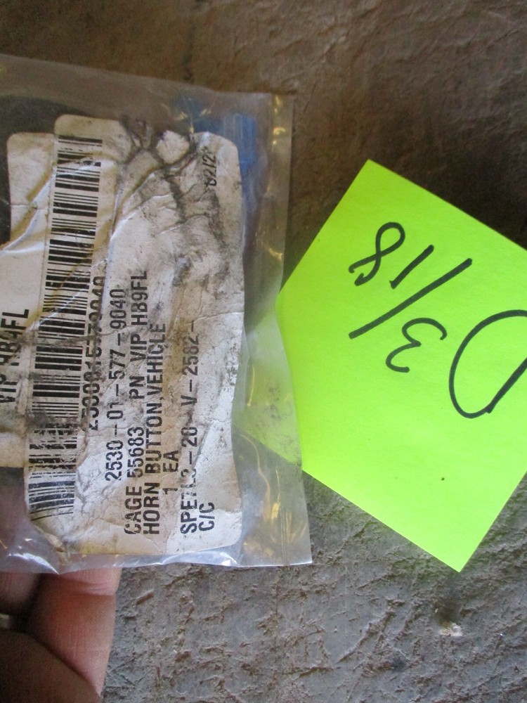 NIW Freightliner Horn Button Kit, PN 2530-01-577-9040