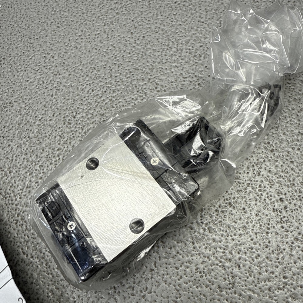 Rexroth R030101779 B.Runner Block Cs