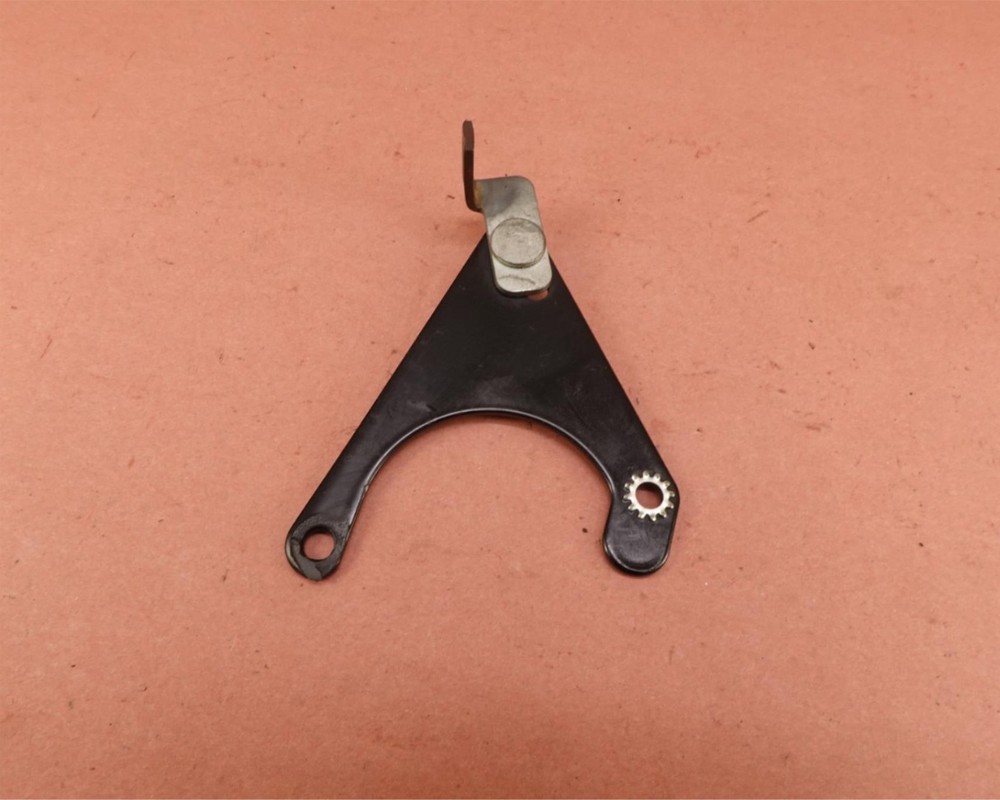 2000-2006 Harley Davidson FLTRI Road Glide ENGINE STARTER MOUNT BRACKET