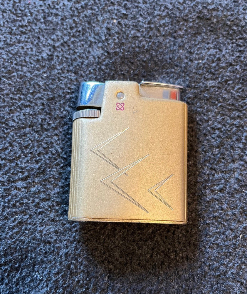 Vintage MCM Butane Ronson Varaflame Lighter Gold tone - Needs Work