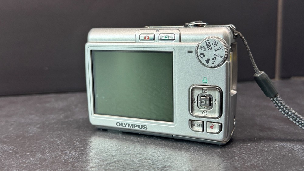 Olympus FE-210 7.1MP Digital Camera - Silver