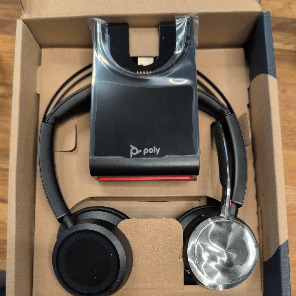 Poly Voyager Focus 2 USB / Bluetooth Microsoft Teams Headset w/ Charging Stand