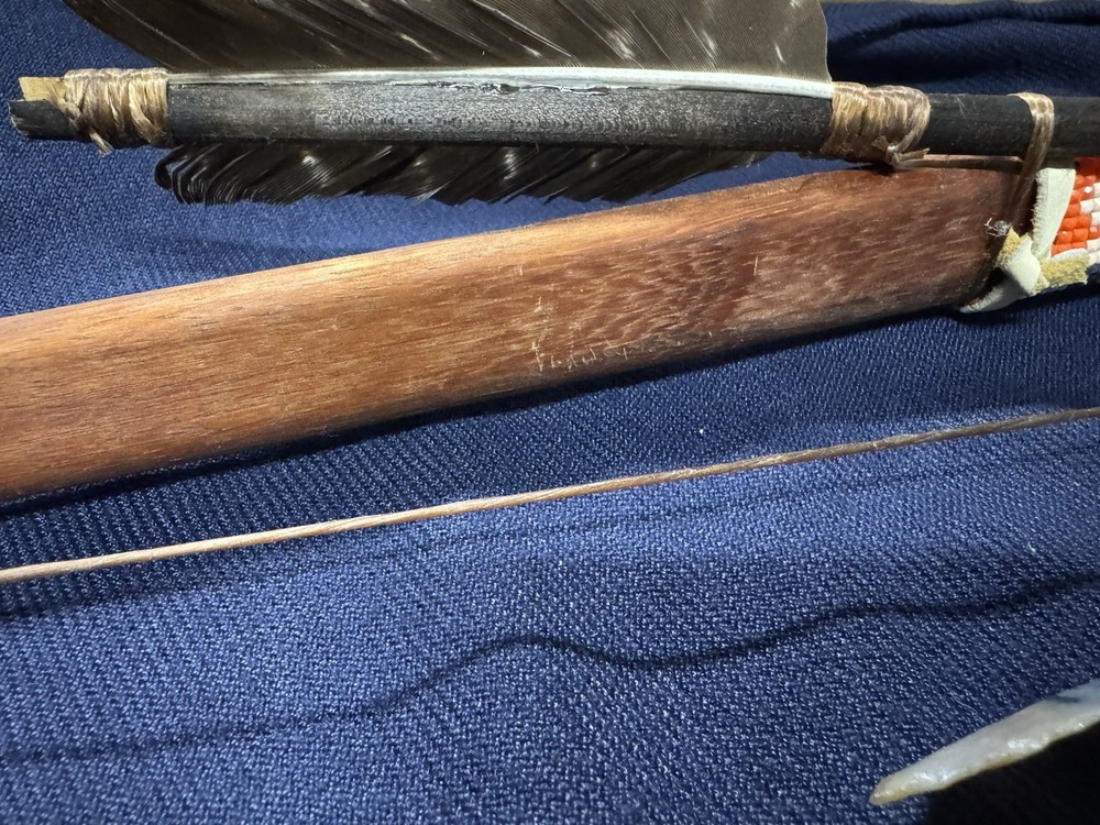 NATIVE AMERICAN BOW & Arrow