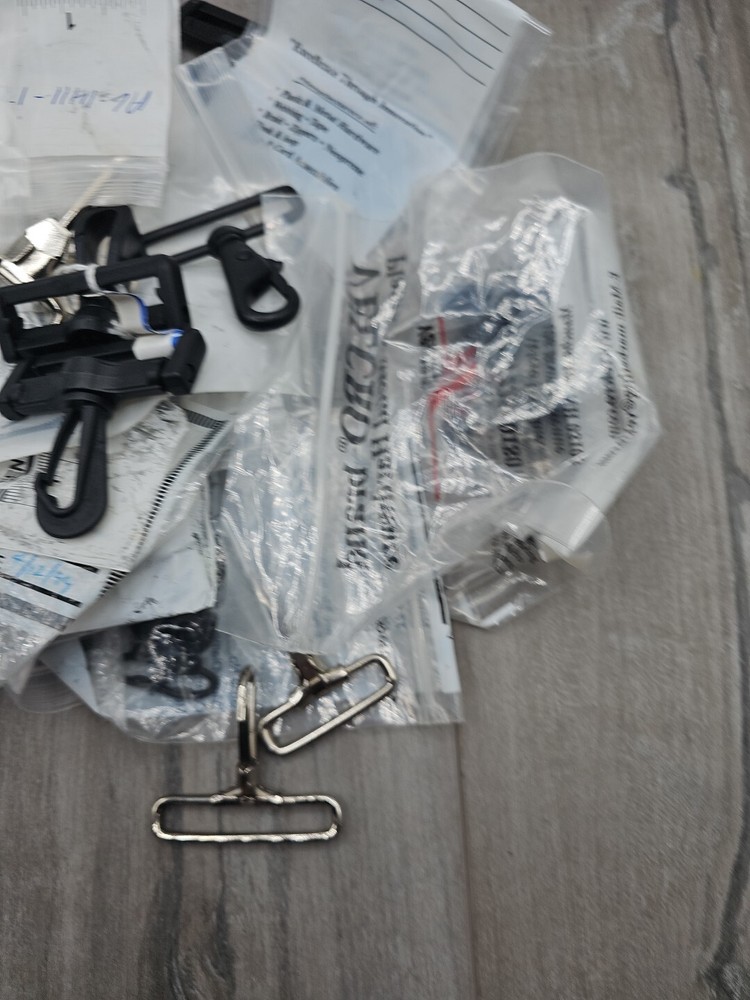 59ish Misc Snap hooks Metal, Plastic