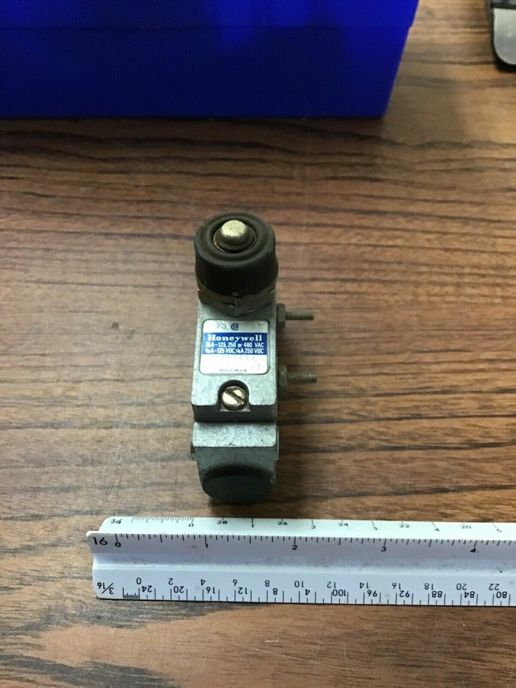 Honeywell Micro Switch Model BZE7S-2RN (TA3SG)