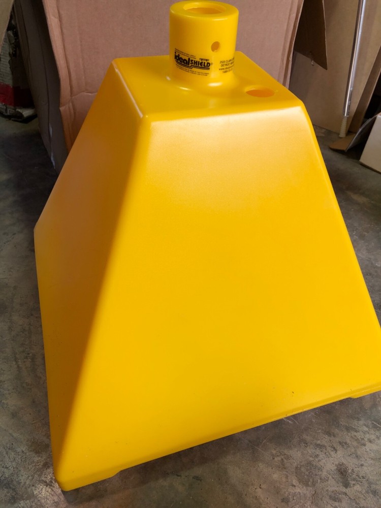 IDEAL SHIELD Pyramid Plastic Sign Base Yellow 22"x22"x22"
