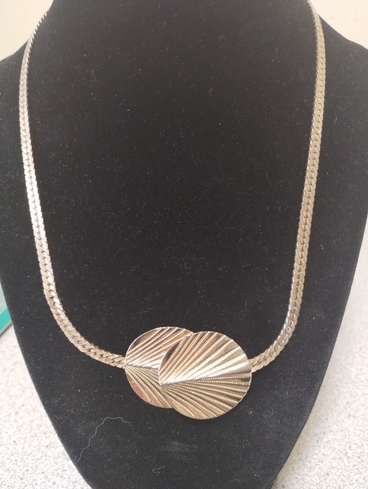 Vintage Parklane Shell Herringbone Necklace with Front Closure
