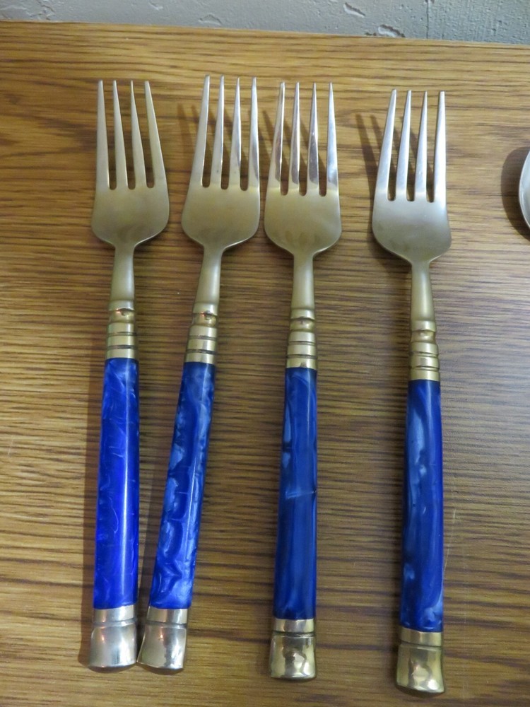 20 PIECE GOLD METAL BRASS? FLATWARE BLUE HANDLES SETTING FOR 4