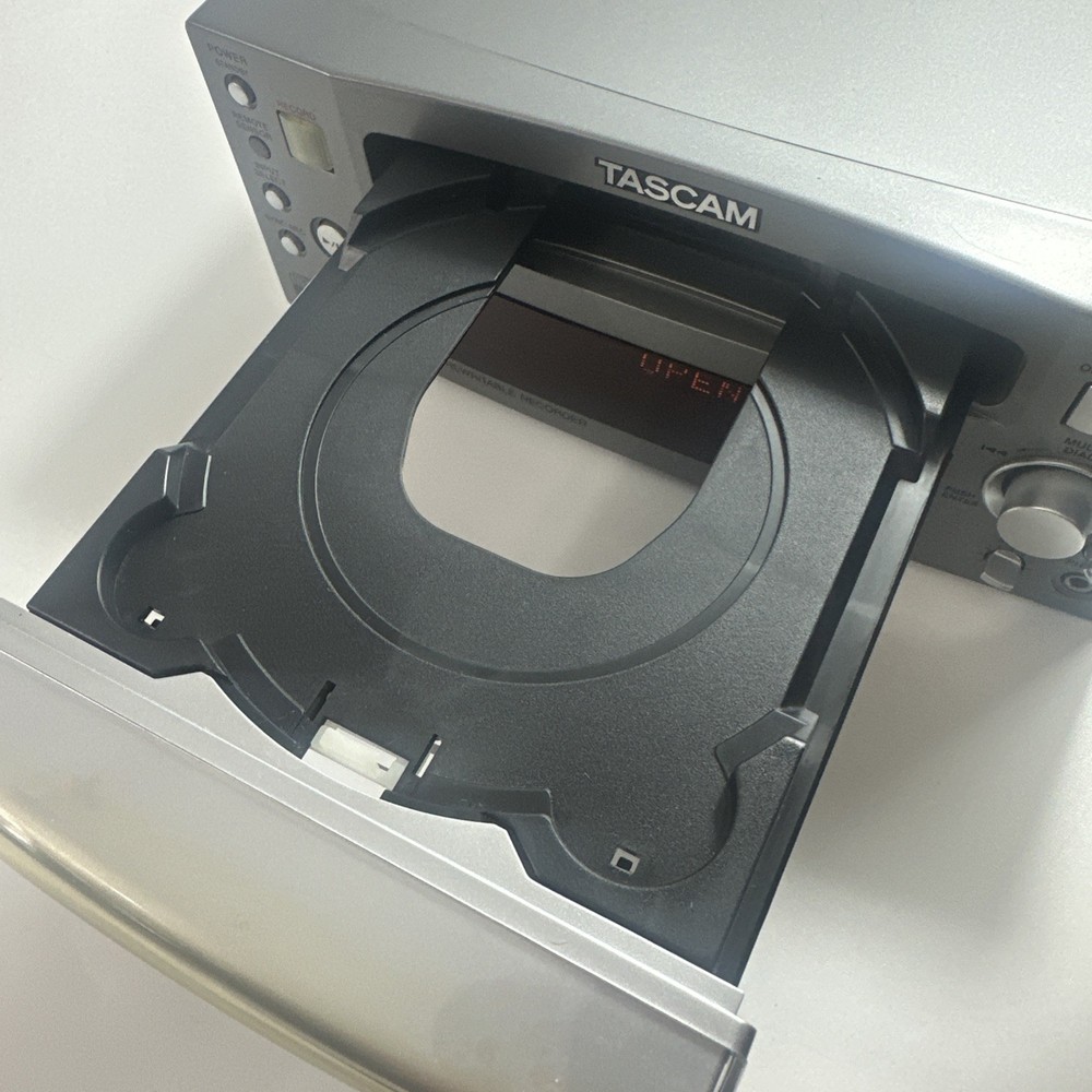 TASCAM CD-RW4U Professional CD Rewritable Recorder – Tested & Working