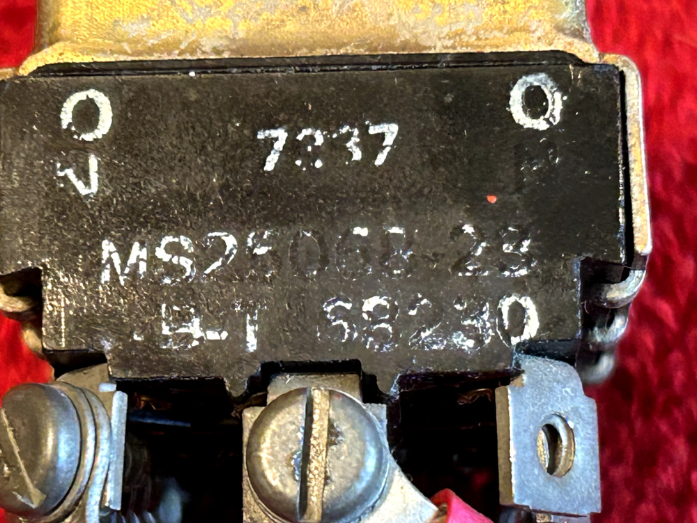 AIRCRAFT MS 25068-23 TOGGLE SWITCH