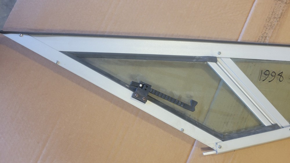 Crownline 182 Windshield Glass Port Side Passenger Left