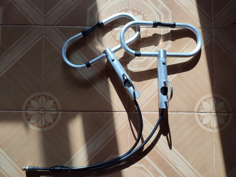 UHF wide band Antenna, 2-element folded dipole array 400-470 MHz