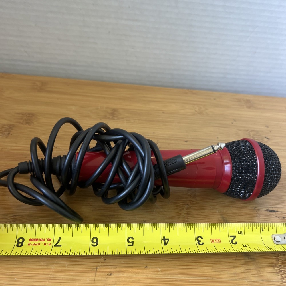 KARAOKE MICROPHONE DYNAMIC UNI DIRECTIONAL TRISTAR RED On/off