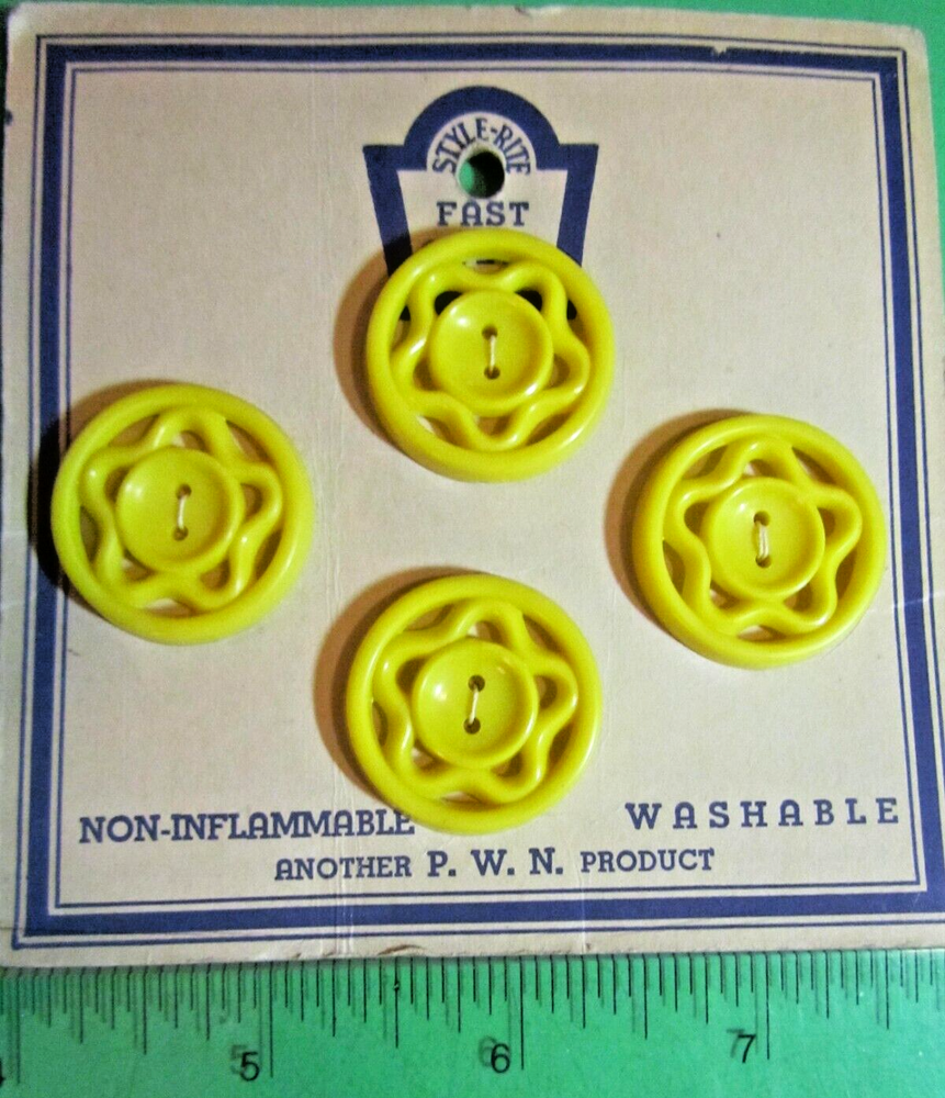STYLE-RITE PIERCED OPENWORK CIRCLE STAR YELLOW PLASTIC 2-HOLE BUTTONS NOS-T613