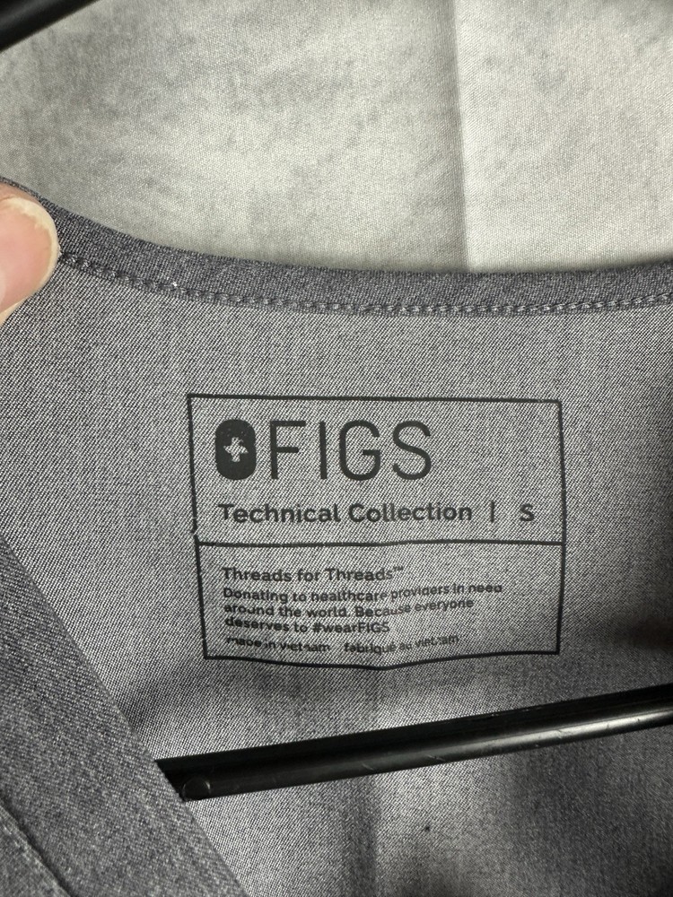 FIGS Women's Technical Collection Scrub Set Gray 2-Piece Uniform Size Small