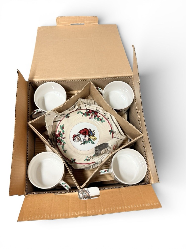 Fitz & Floyd Santa’s List 20pc Christmas Dinnerware Set – Plates & Cups