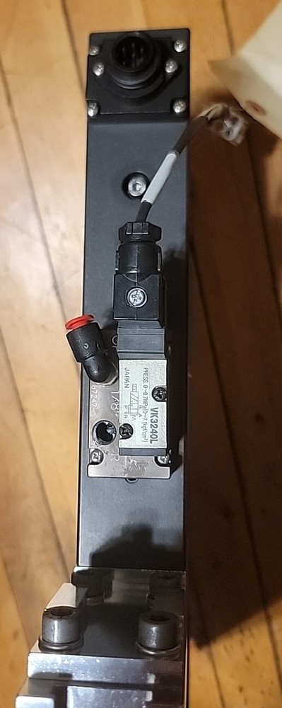 VAT RECTANGULAR SLIT VALVE MODEL 02010-AA44-0002 PNEUMATIC ACTUATED