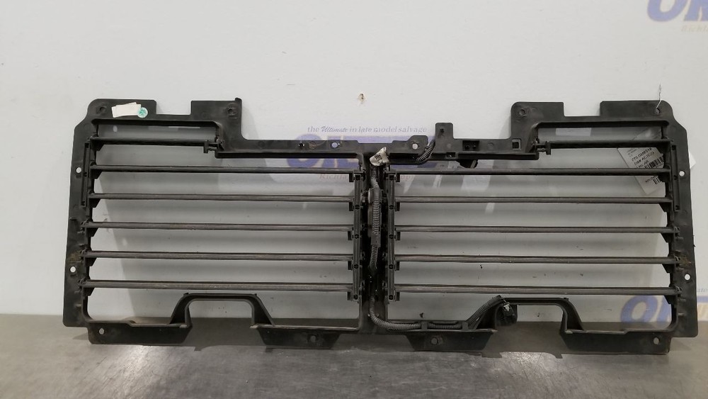 18 CHEVY SUBURBAN 1500 AIR SHUTTER