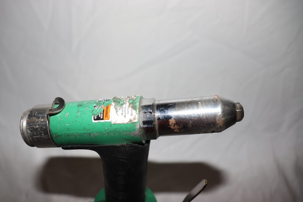 Speedaire 3CRH3 Pneumatic Rivet Tool 100 psi 1983 lb Pulling Force Blind Rivet