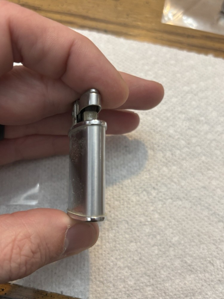 Vintage Ronson Standard Silver Tone Lighter