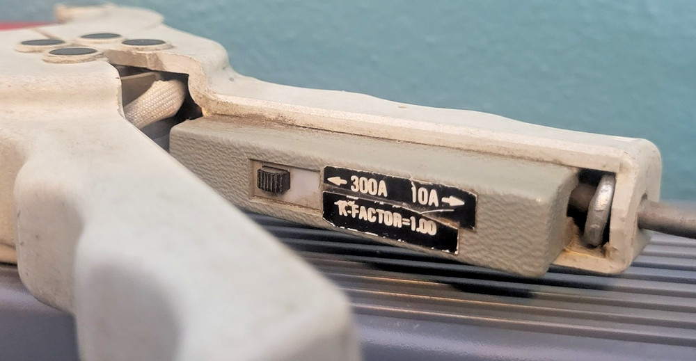 Clamp-On Current Sensor Probe RMS Max 600V 300A with AMP Plug Used