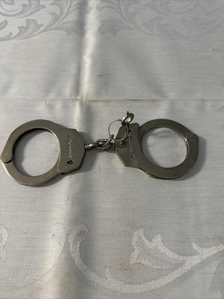 Used: Handcuff - Precise Professional ￼