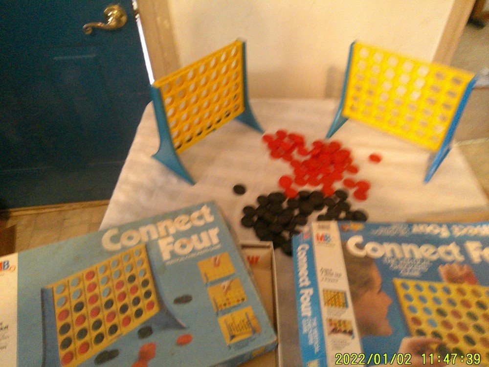 2 VINTAGE CONNECT FOUR GAMES EXTRA CHIPSS