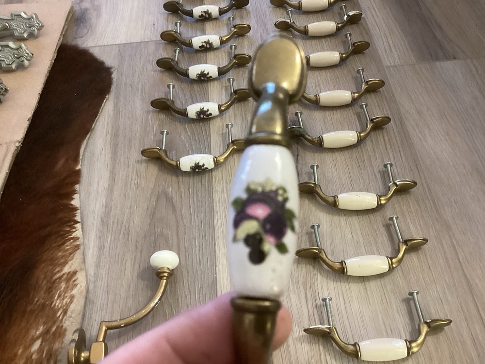 Drawer And Cabinet Door Pulls Handles Vintage