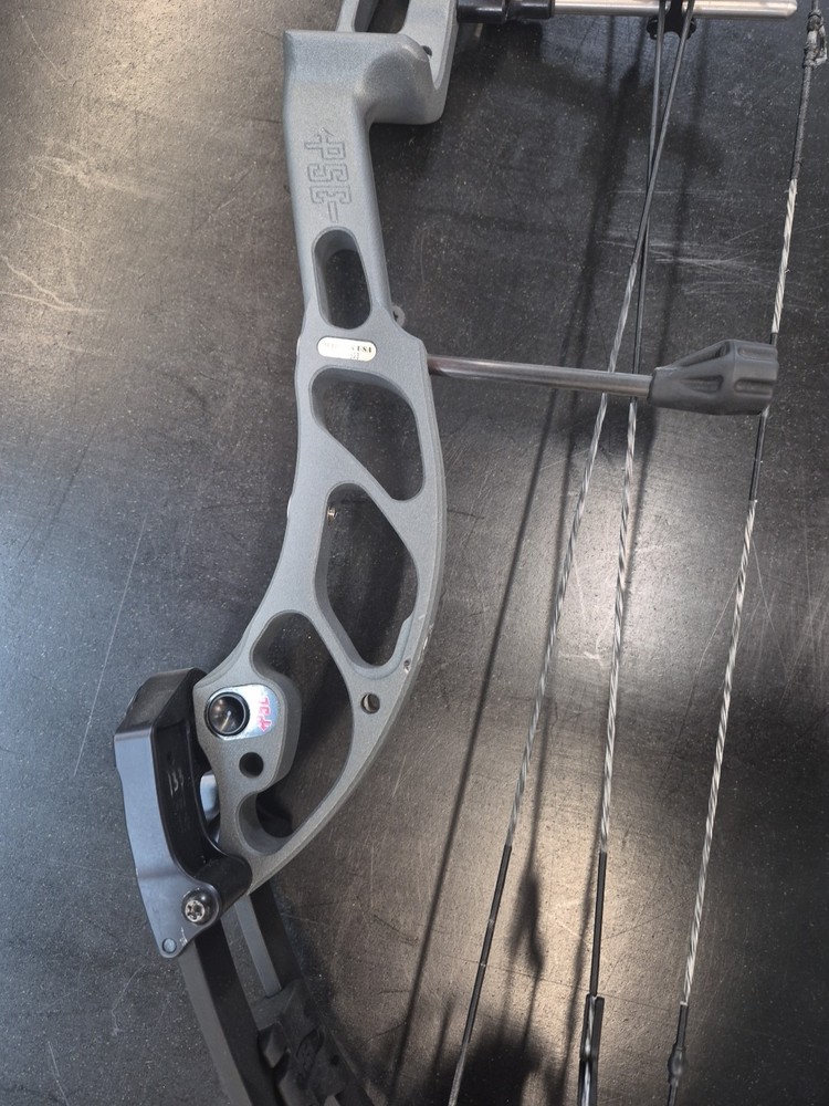 Used PSE Supra RTX 37 - Right Hand - 60lbs - Grey