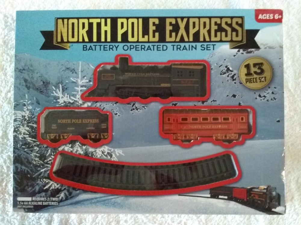 New NORTH POLE EXPRESS Battery Operated Train Set 13 Piece Set