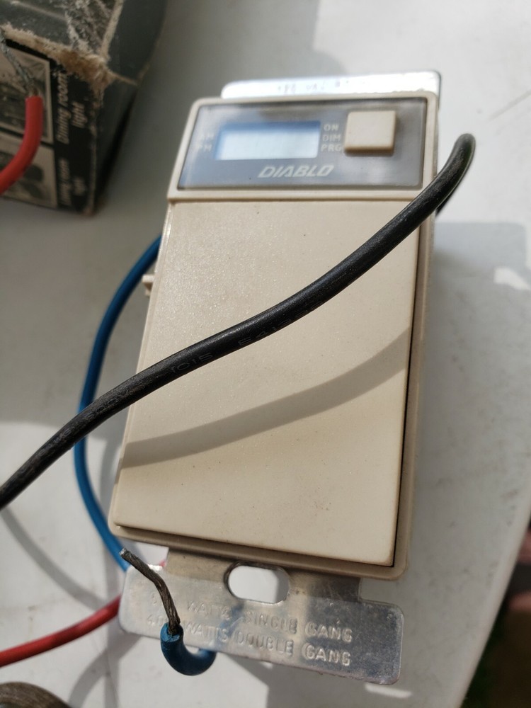 NIOB BRK Electronics Programmable Light Switch Model 600, untested