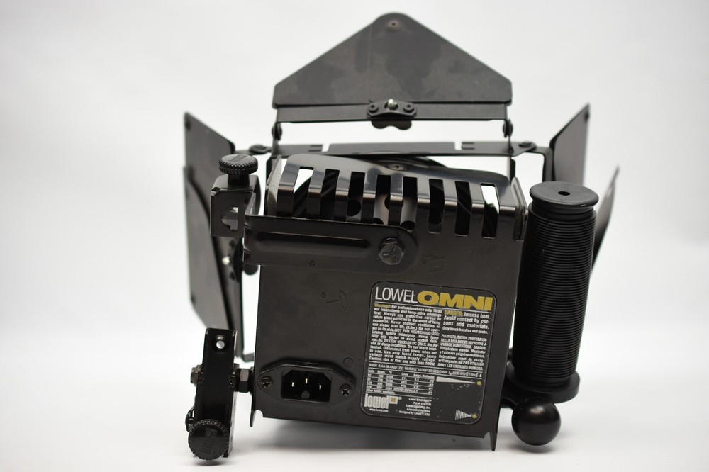 Lowel Omni Light 500 Watts w Barn Doors & Scrim