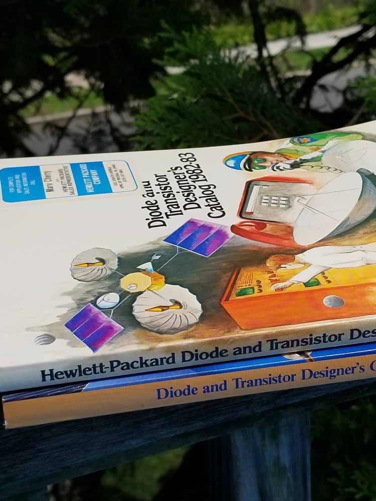 2 VINTAGE ELECTRONICS BOOKS HEWLITT PACKARD DIODE TRANSISTOR CATALOG 1982 , '84