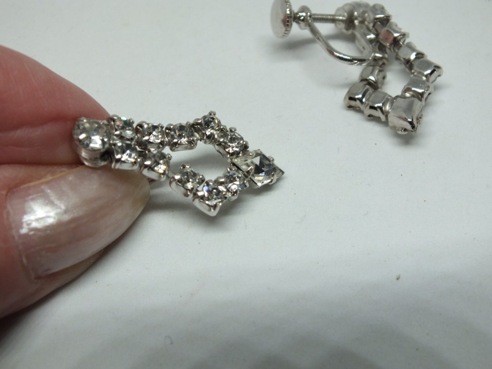 Beautiful Screw Back Earrings Silver Tone Sparkling Clear Rhinestones NICE