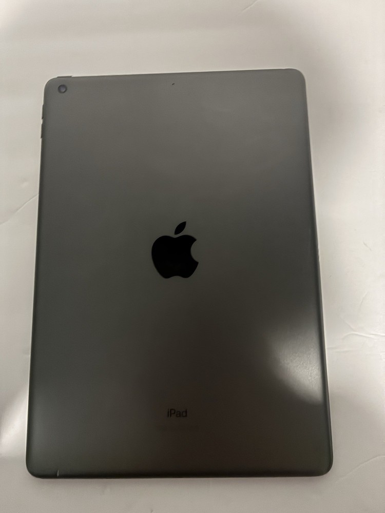 Apple iPad 9th Gen 64GB Space Gray Excellent Condition + Box