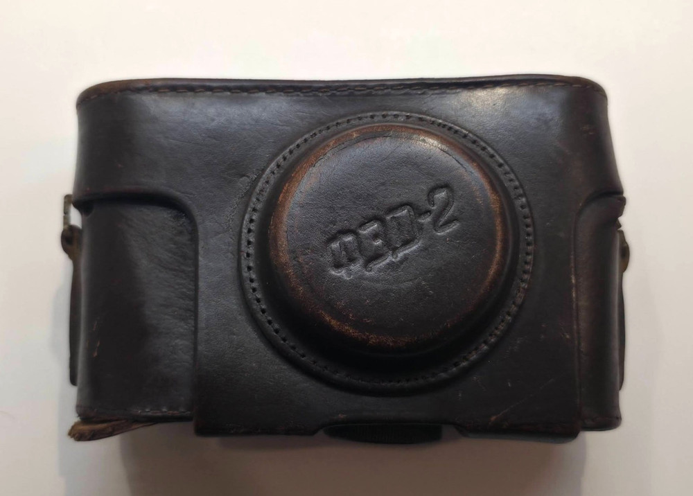 VINTAGE SOVIET / RUSSIAN LEATHER TWO PIECE CAMERA CASE