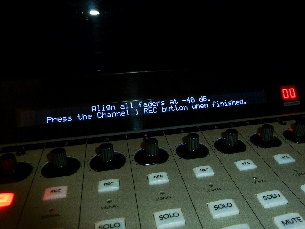 Mackie Control Universal MCU Pro XT C4 (Super Enhanced Black) PMVA LED Display!