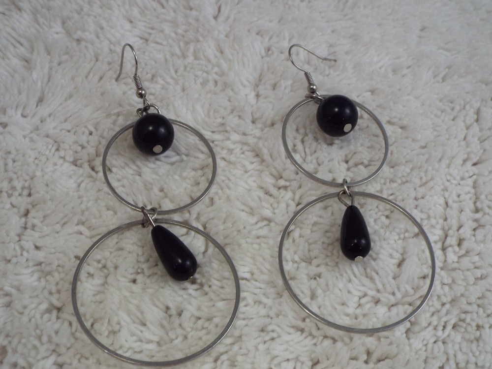 Silvertone Black Bead Rings Pierced Earrings (C13)