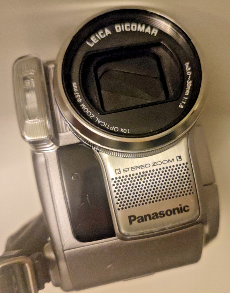 Panasonic 3CCD VDR-D300 Handheld DVD-RW Camcorder Silver Tested