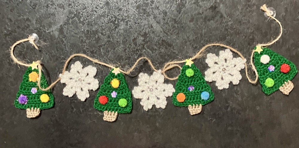 🌲❄️ Christmas Bunting Tree Sparkly Snowflake Hand Crochet Window Gift Sequins