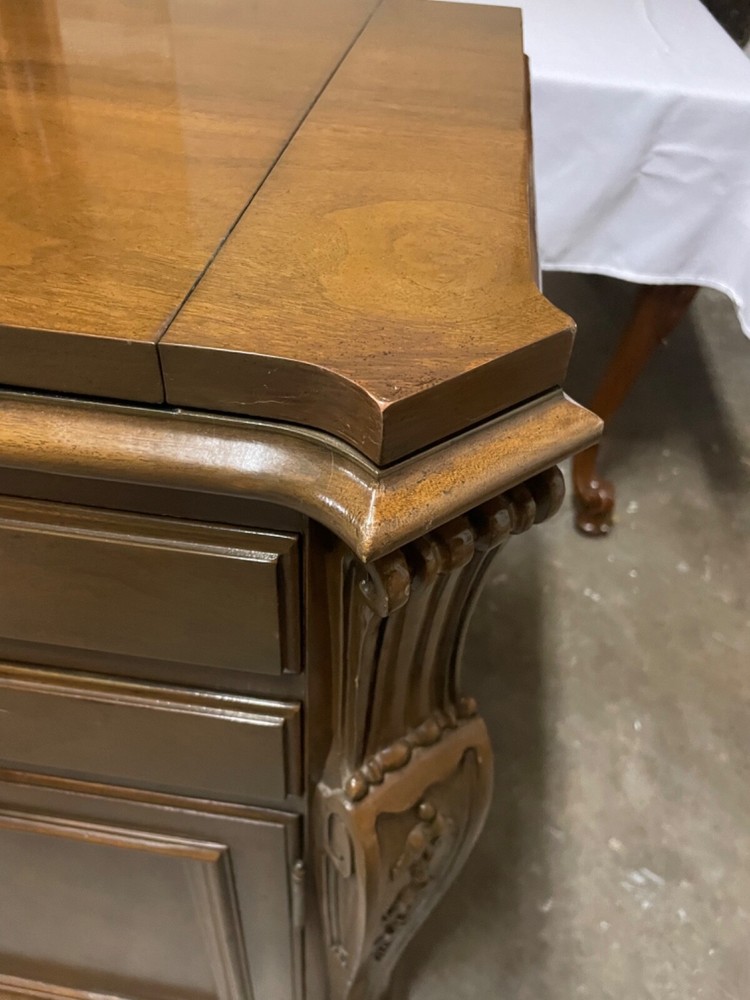 KARGES Louis XVI Bar / Server with Patterned Walnut Veneers and Flip Top