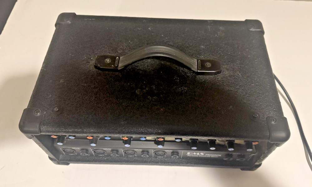 RMS 40 RPK Portable Powered Mixer = Powers on