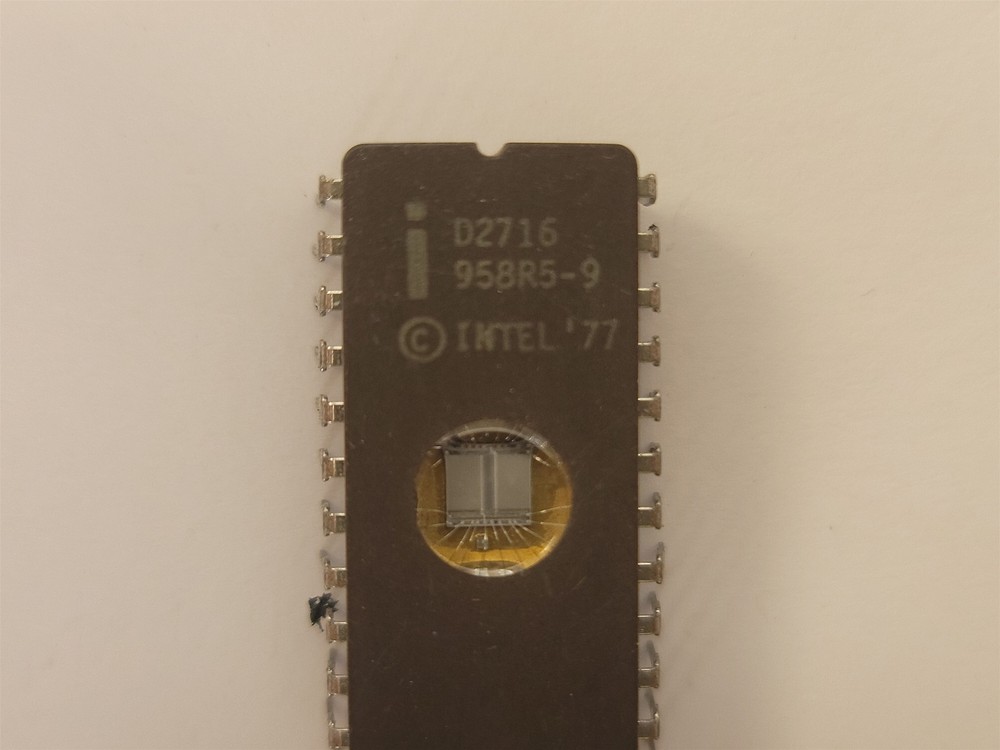 Intel '77 , Model D2716-958R5-9 Microcontroller