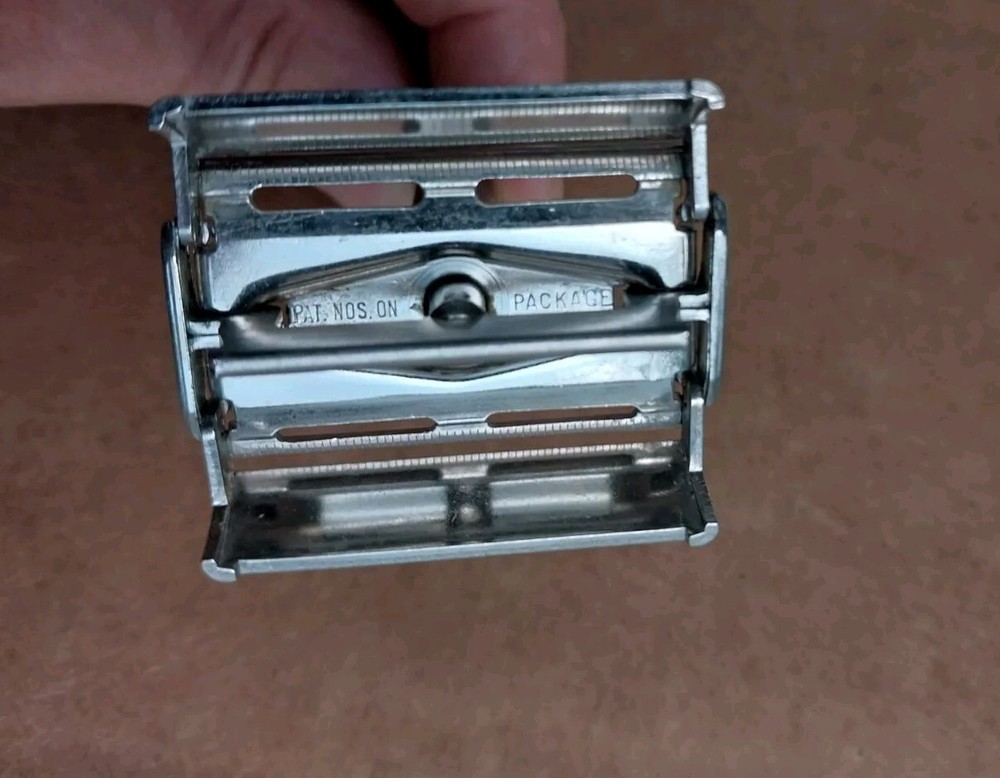 Vintage 1950 Gillette Super Speed Safety Razor Notched Post No Date Code
